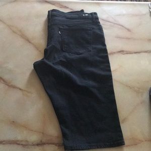Levi plain black jean capris never worn!